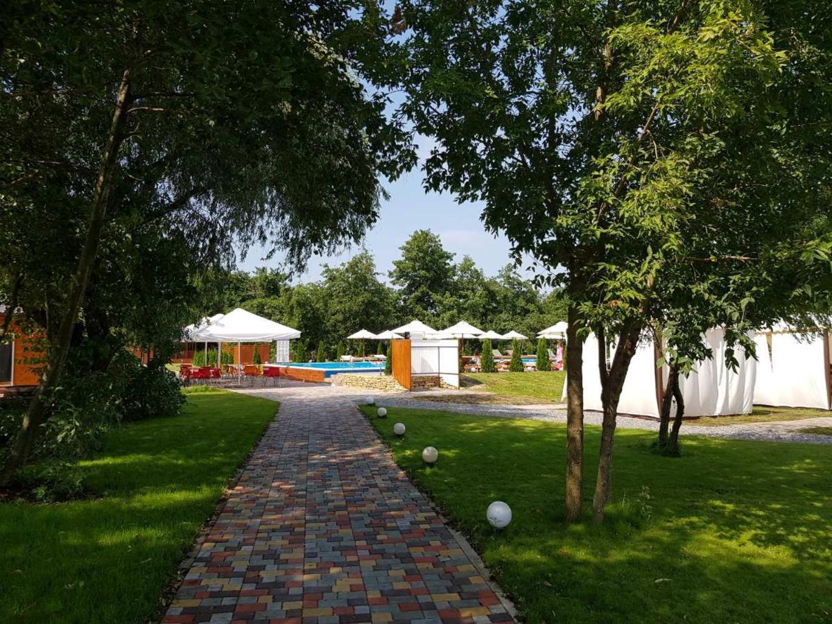 Liman Park Eco Hotel Stara Zbur'yivka Exteriör bild